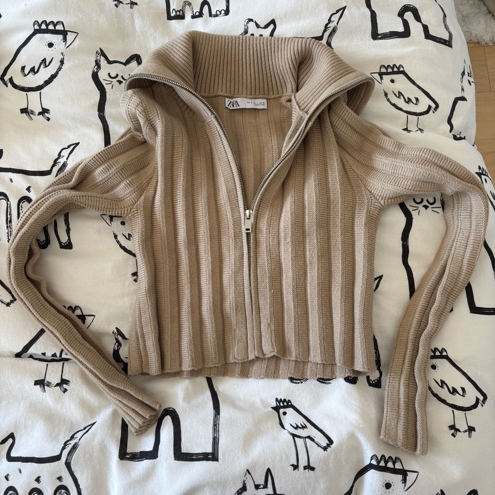 Zara Beige Zipped Cropped Knit Cardigan